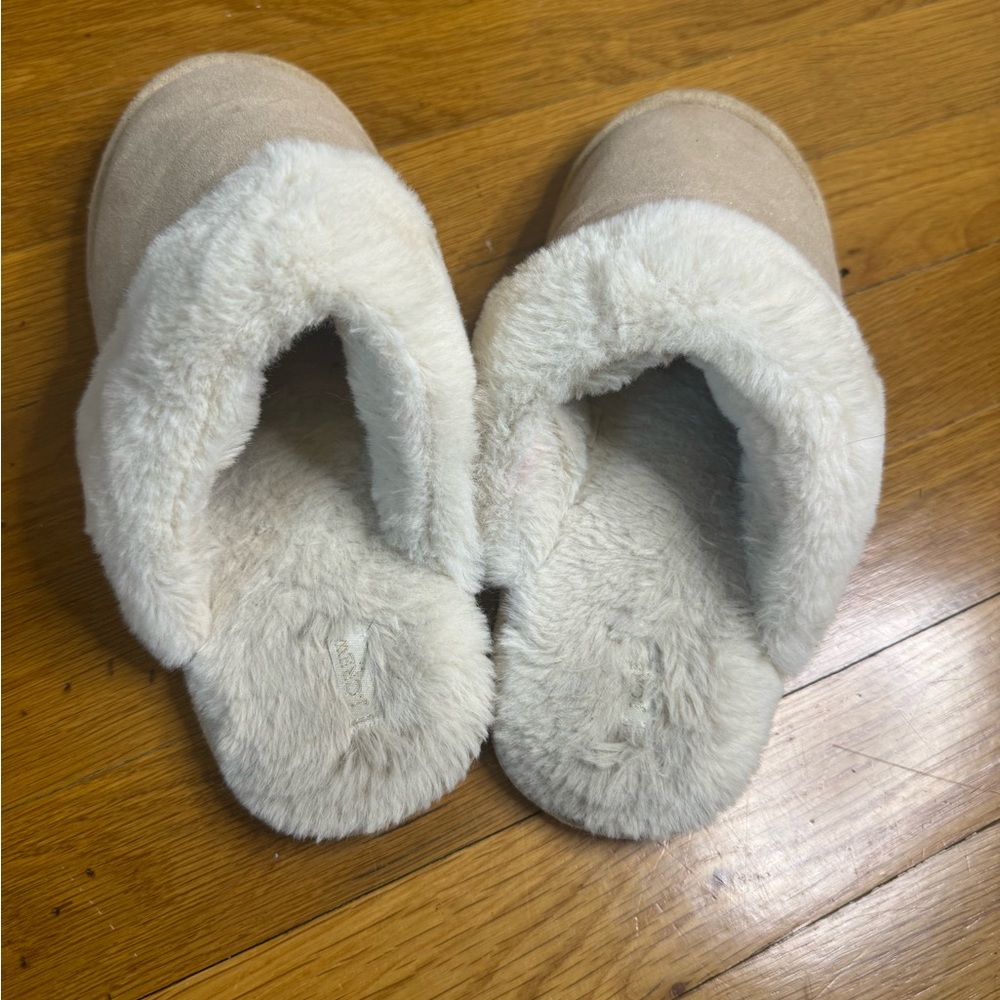 Kids fuzzy j.crew Slippers in size 4